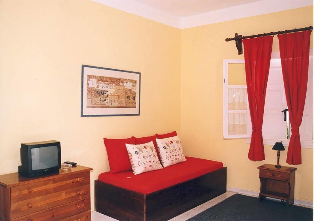 Spetses Retreat Accommodation Exterior photo